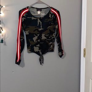 Crop camouflage long sleeves shirt
